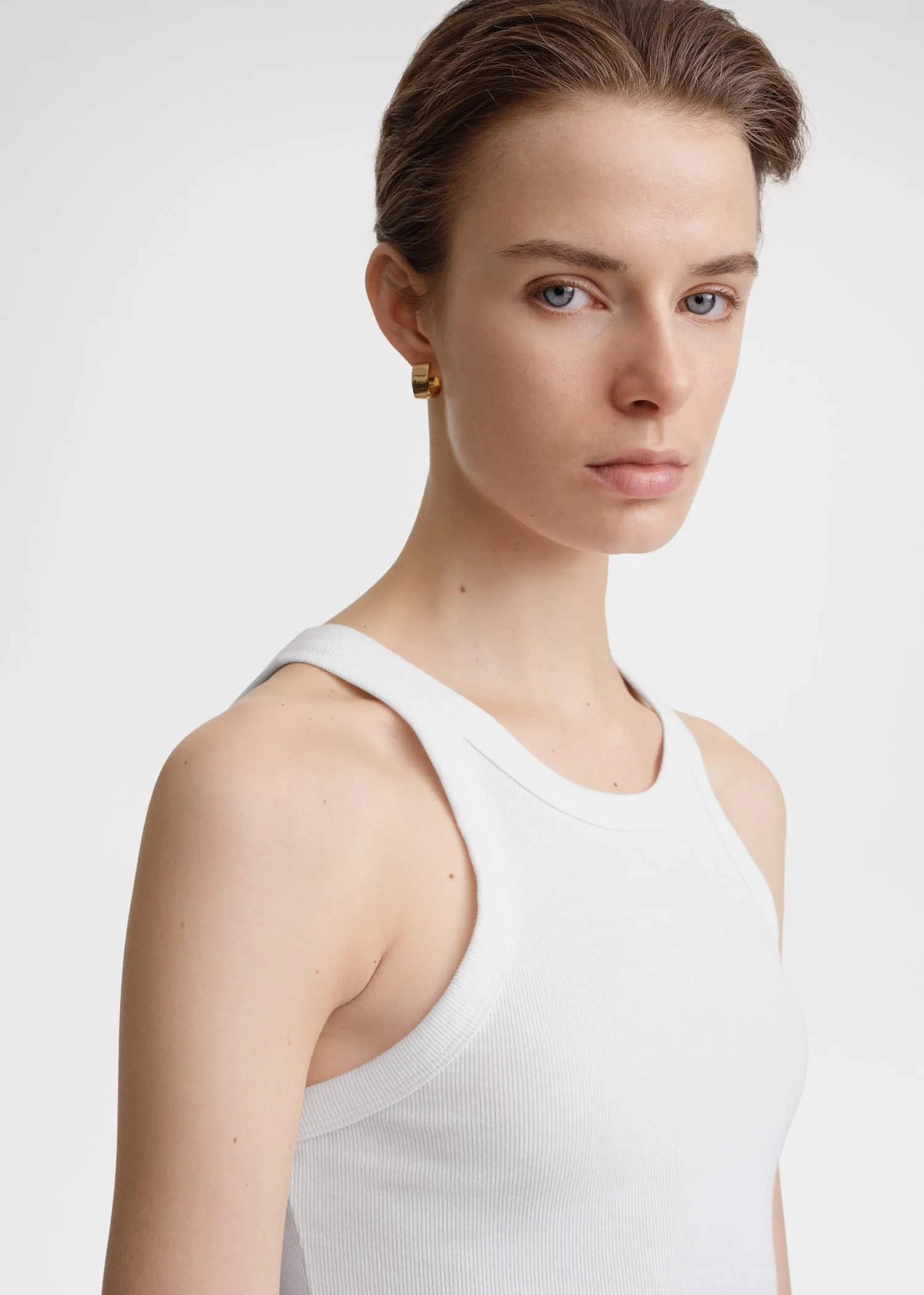 Curved rib tank white